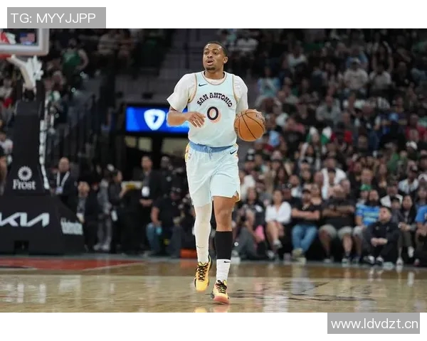 马刺7连胜，剑指西部第一！文班17分11板5帽，布克伤退，格林26分